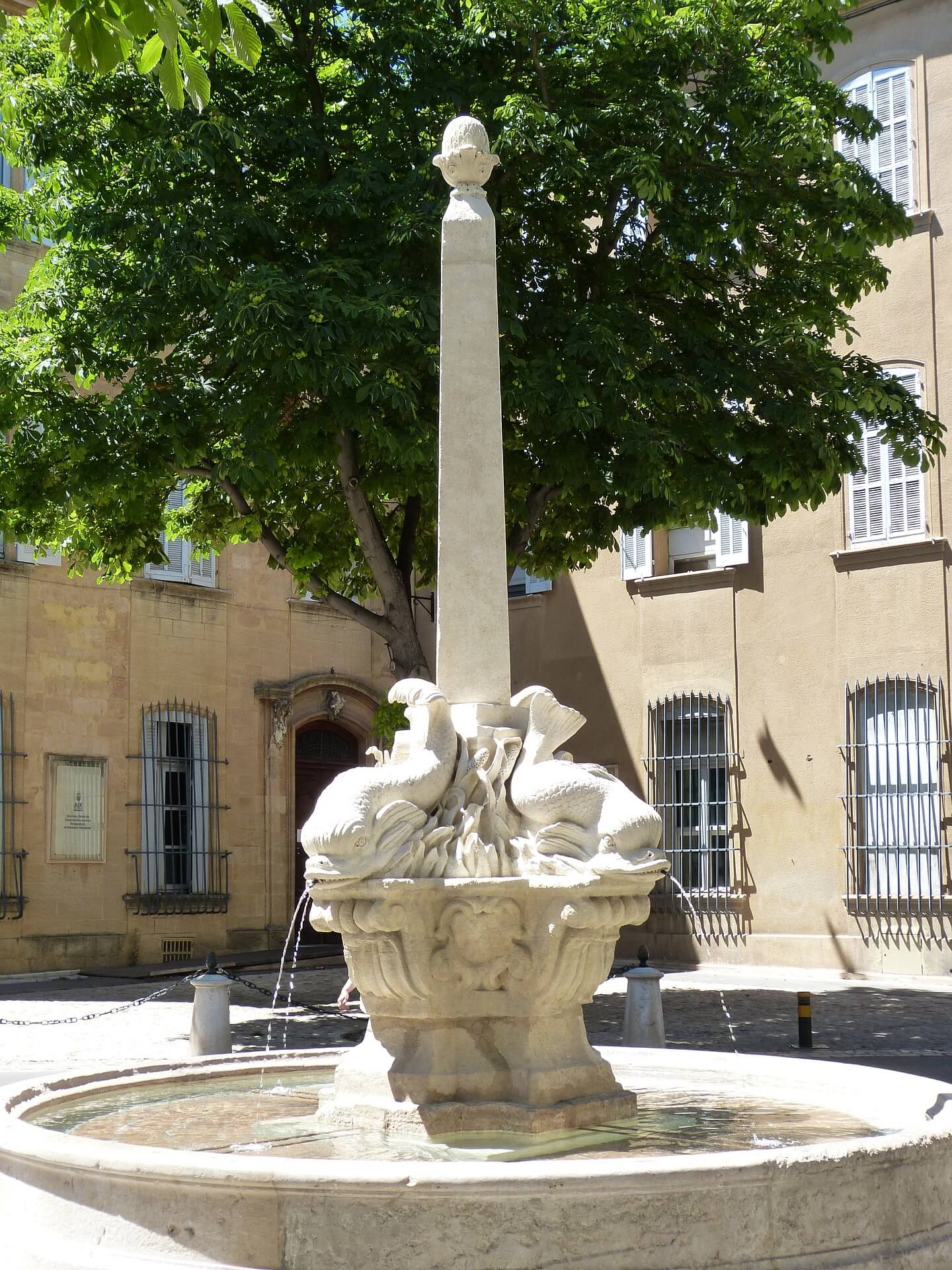 fontaine dauphine aix-en-provence